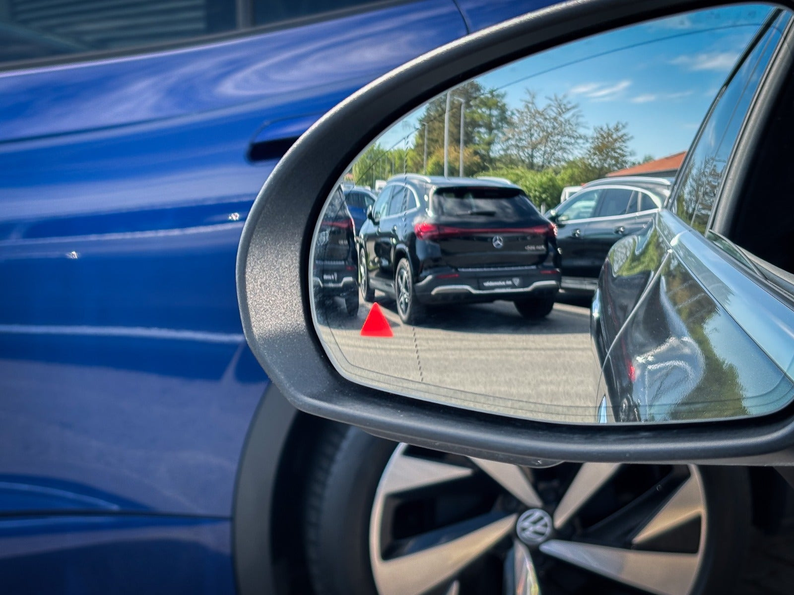 Grå Mercedes EQE350 fra 2024