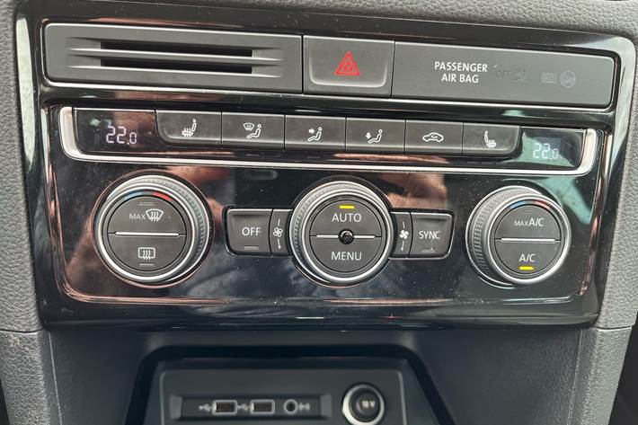 Sort VW Golf Sportsvan fra 2020