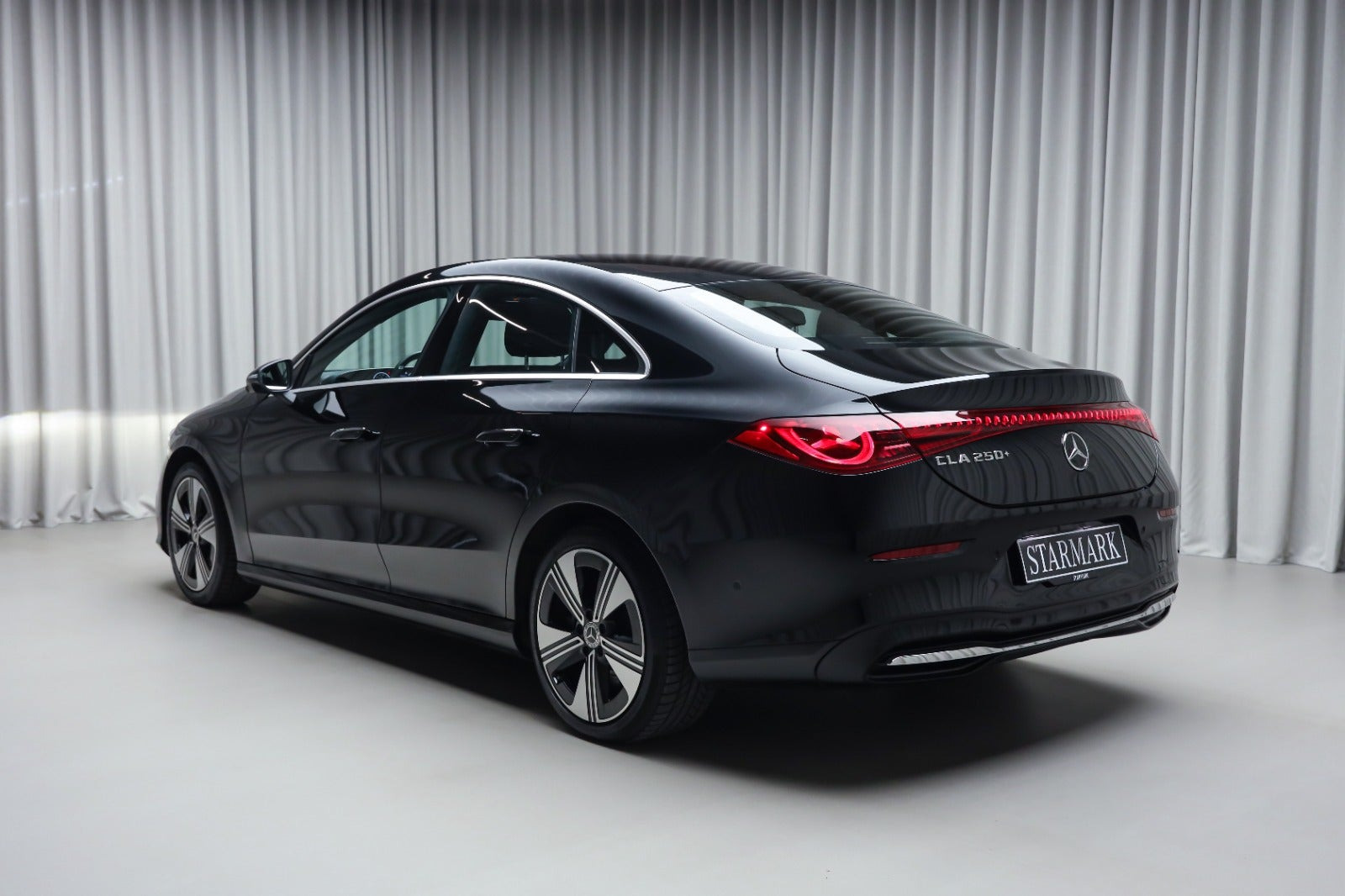Sort Mercedes CLA250+ fra 2025