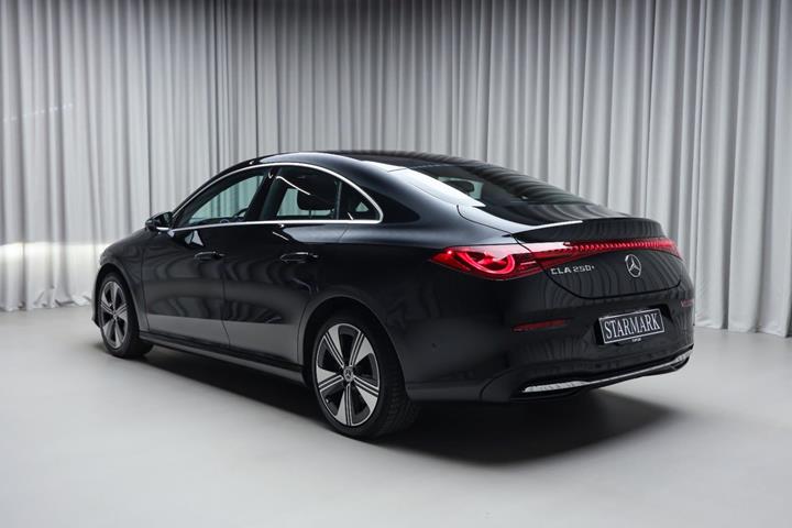 Sort Mercedes CLA250+ fra 2025