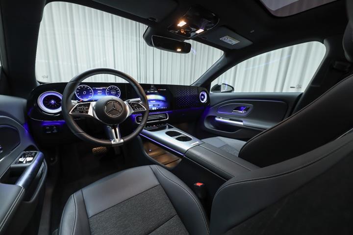 Sort Mercedes CLA250+ fra 2025