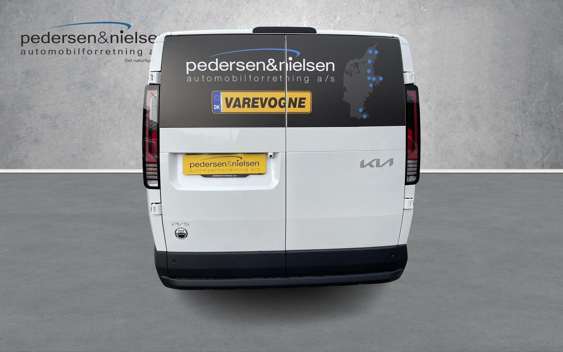 Hvid Kia PV5 Cargo fra 2026 set udefra