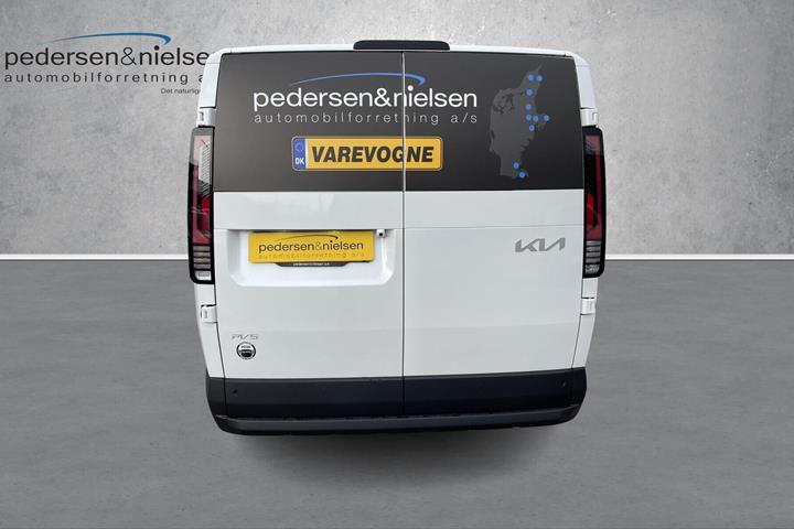 Hvid Kia PV5 Cargo fra 2026 set udefra