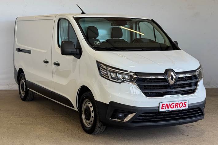 Hvid Renault Trafic fra 2022 set udefra