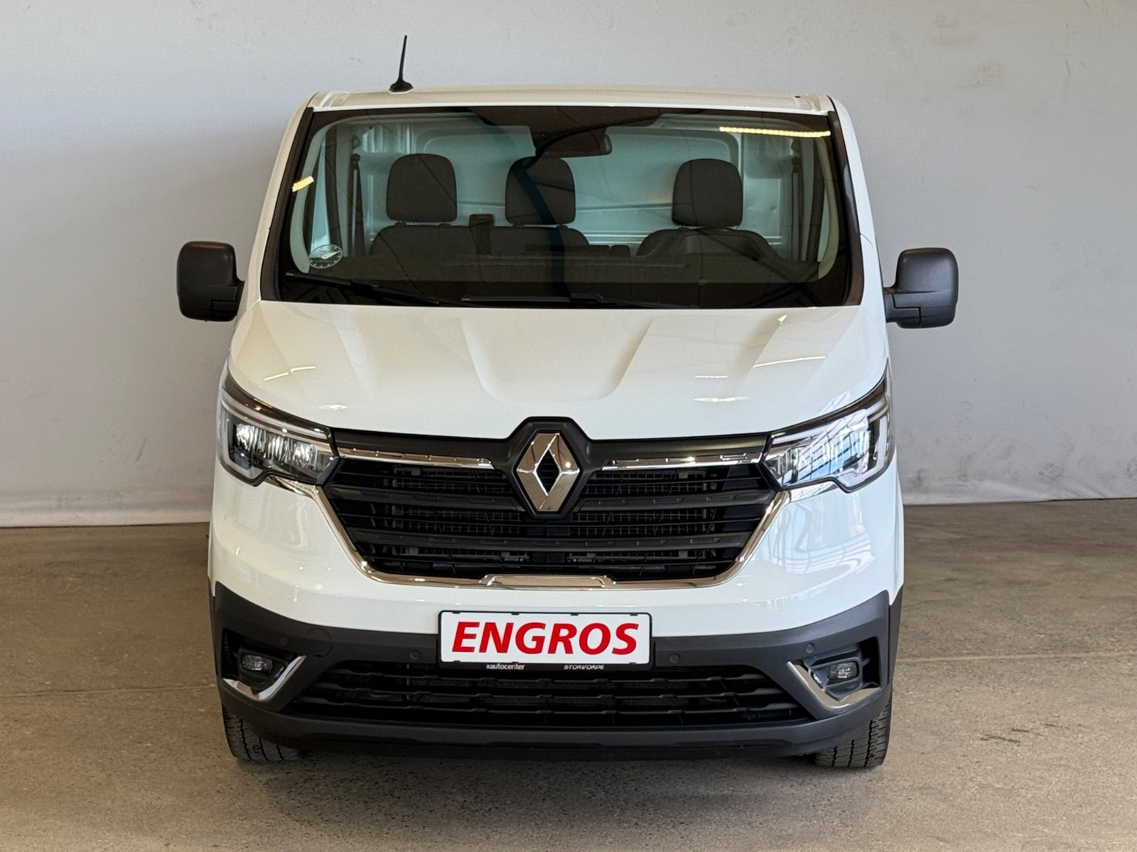 Hvid Renault Trafic fra 2022
