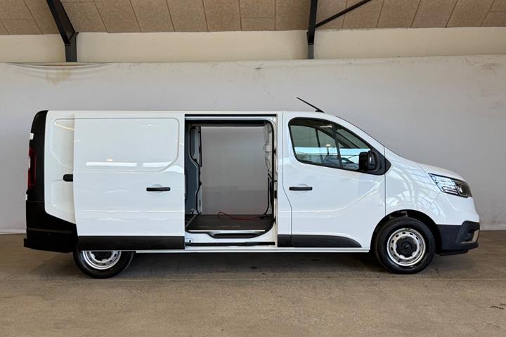 Hvid Renault Trafic fra 2022