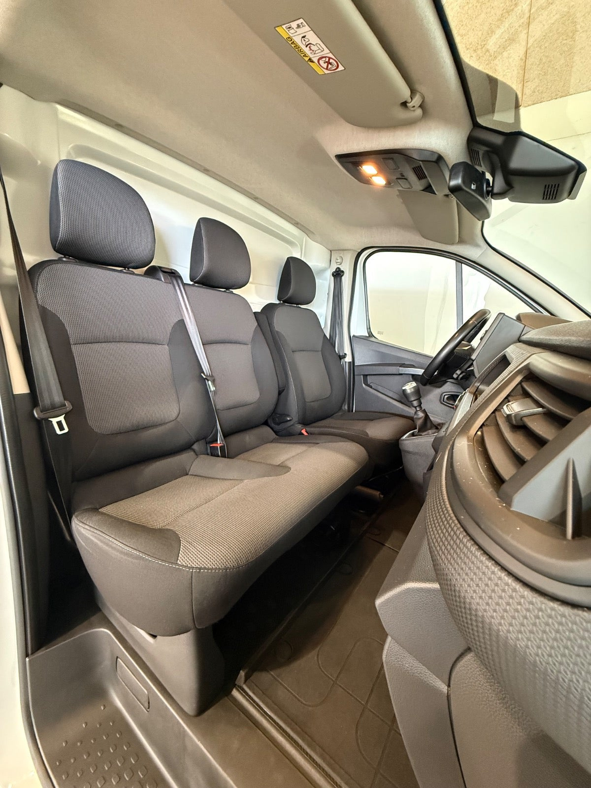 Hvid Renault Trafic fra 2022