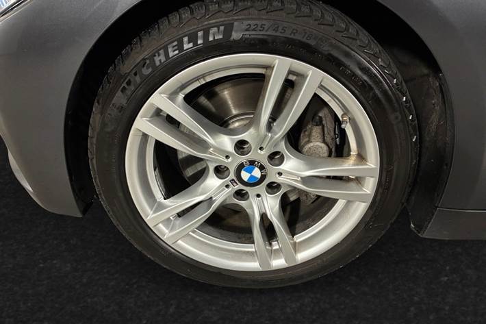 Grå BMW 440i fra 2020