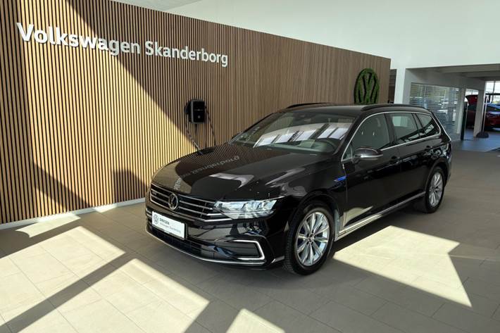 Sort VW Passat fra 2022