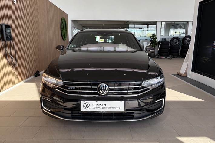 Sort VW Passat fra 2022