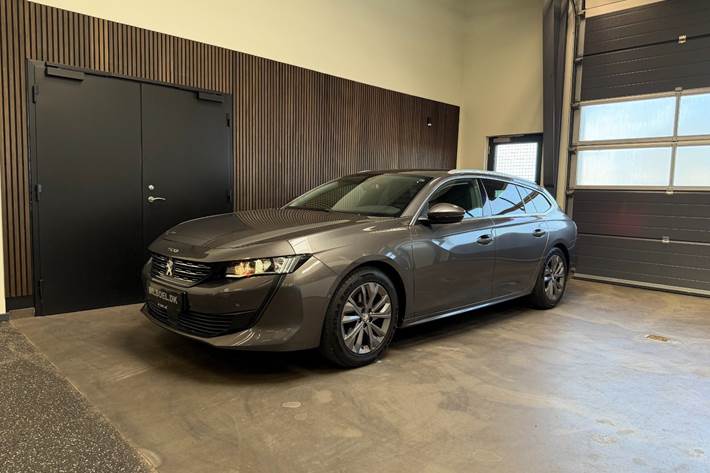 Grå Peugeot 508 fra 2020