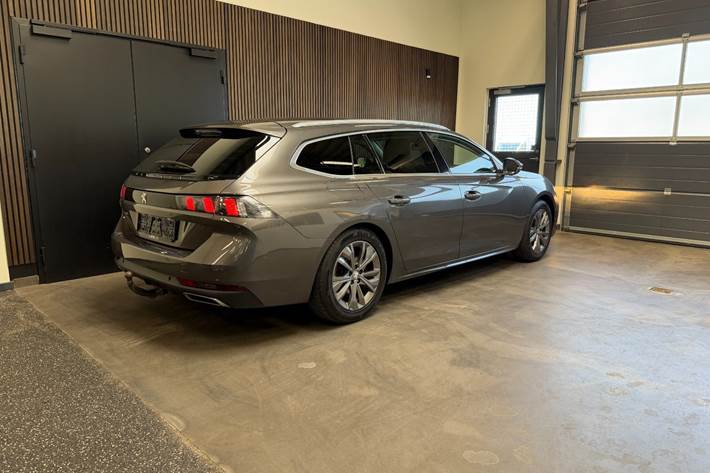 Grå Peugeot 508 fra 2020