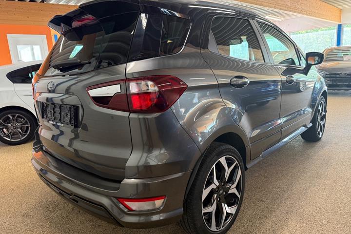 Grå Ford EcoSport fra 2019