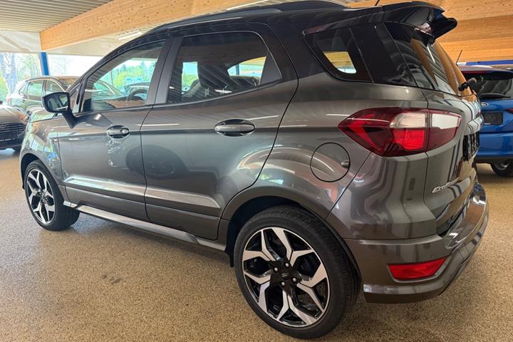 Grå Ford EcoSport fra 2019
