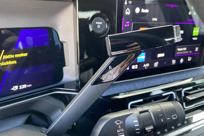 Grøn Renault 5 E-Tech fra 2025
