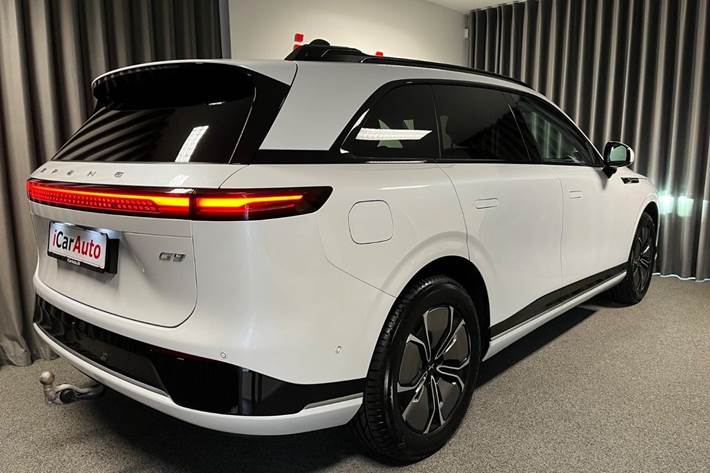 Hvid Xpeng G9 fra 2023