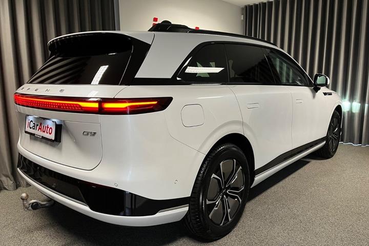 Hvid Xpeng G9 fra 2023