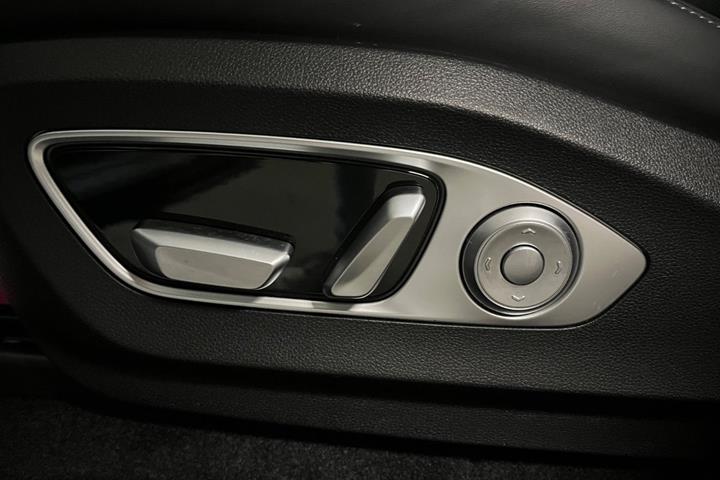 Hvid Xpeng G9 fra 2023