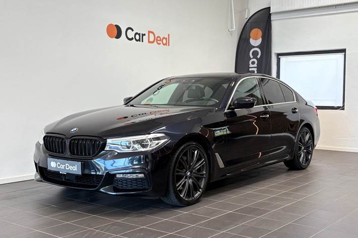 Grøn BMW 530e fra 2017 set udefra