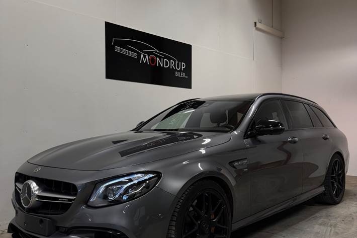 Grå Mercedes E63 fra 2018