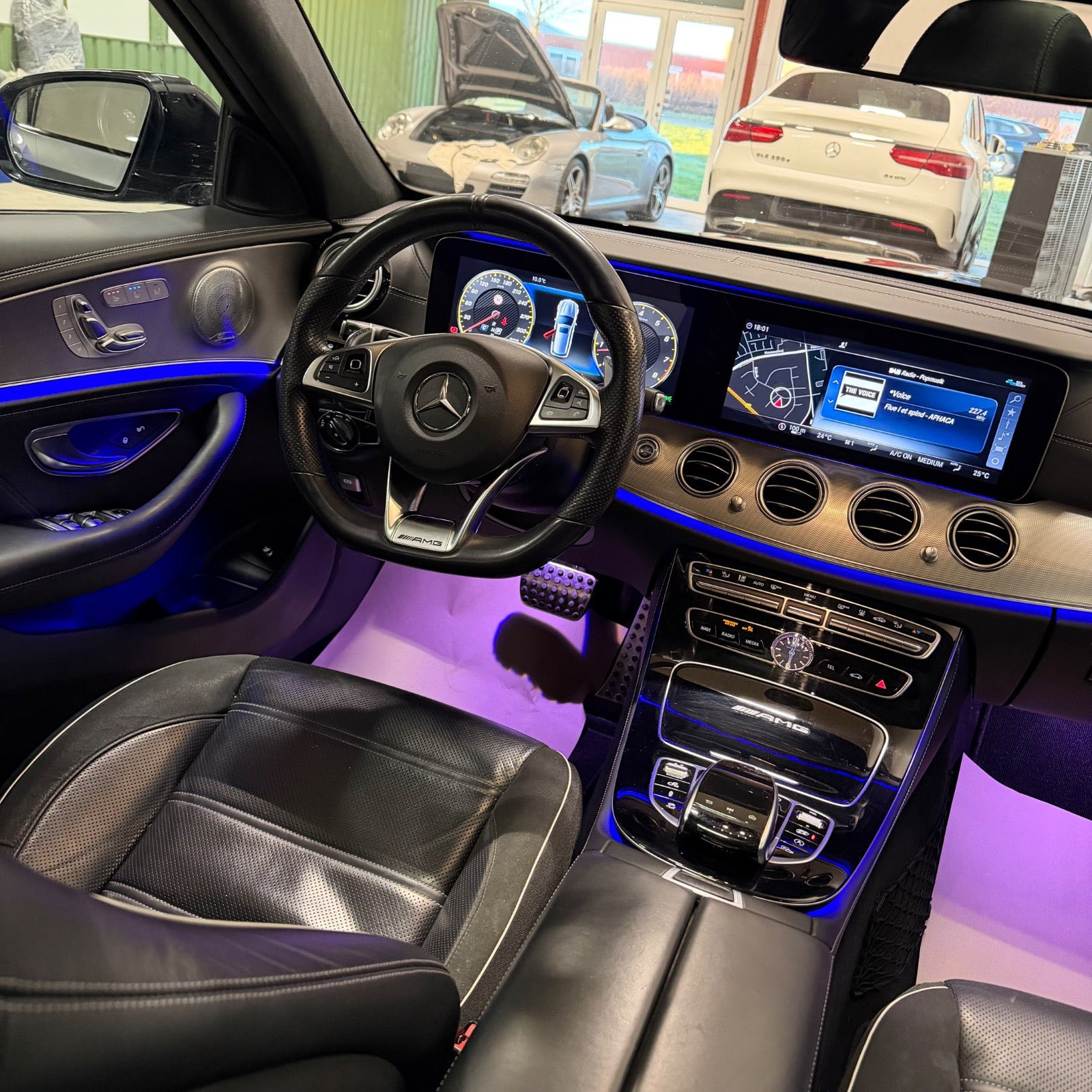 Grå Mercedes E63 fra 2018