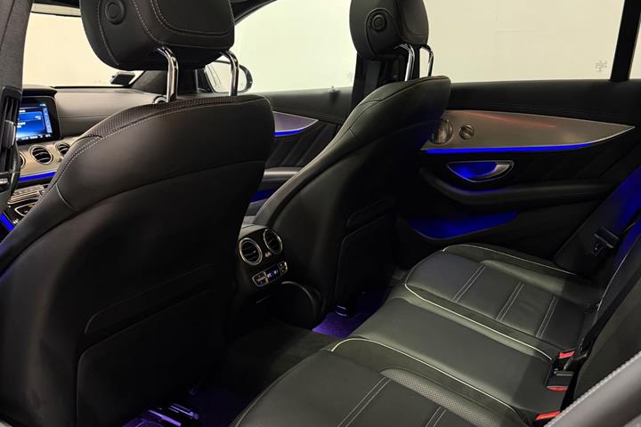 Grå Mercedes E63 fra 2018