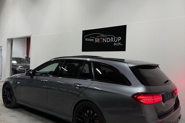 Grå Mercedes E63 fra 2018