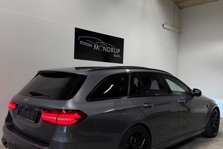 Grå Mercedes E63 fra 2018