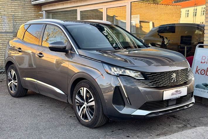 Grå Peugeot 3008 fra 2021