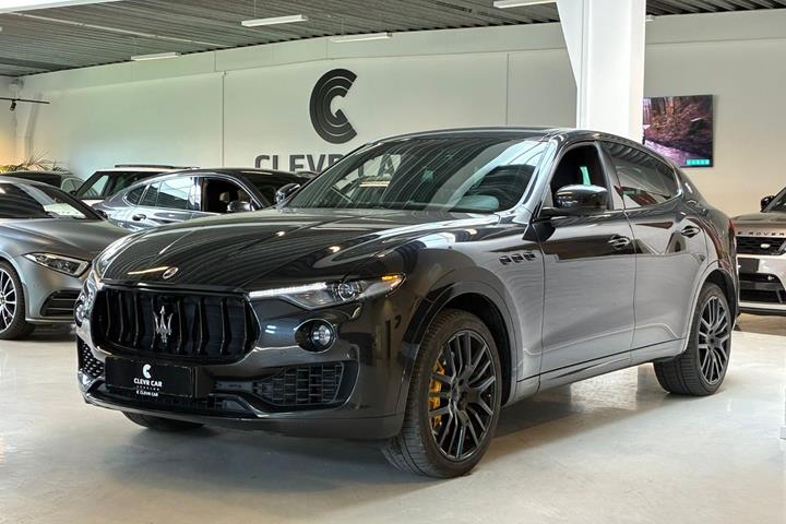 Sort Maserati Levante fra 2018 set udefra
