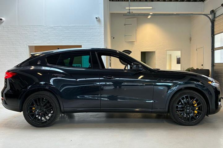 Sort Maserati Levante fra 2018