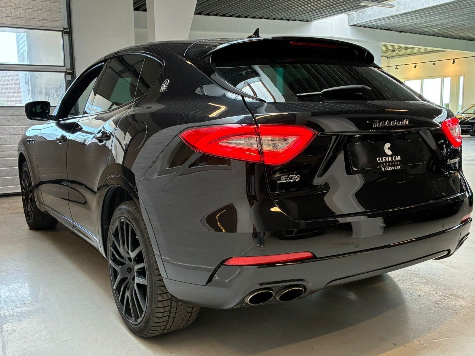 Sort Maserati Levante fra 2018