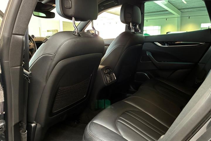 Sort Maserati Levante fra 2018