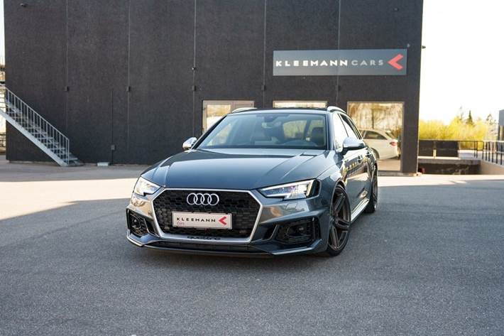 Grå Audi RS4 fra 2018 set udefra