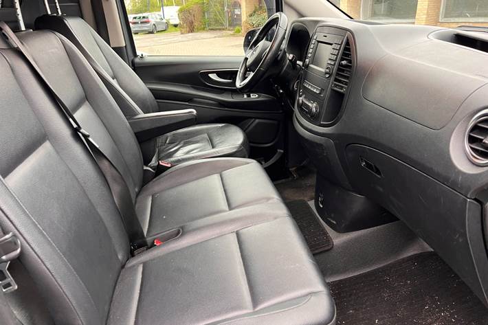 Grå Mercedes Vito 114 fra 2017