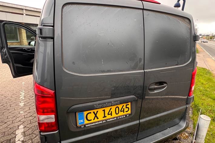 Grå Mercedes Vito 114 fra 2017