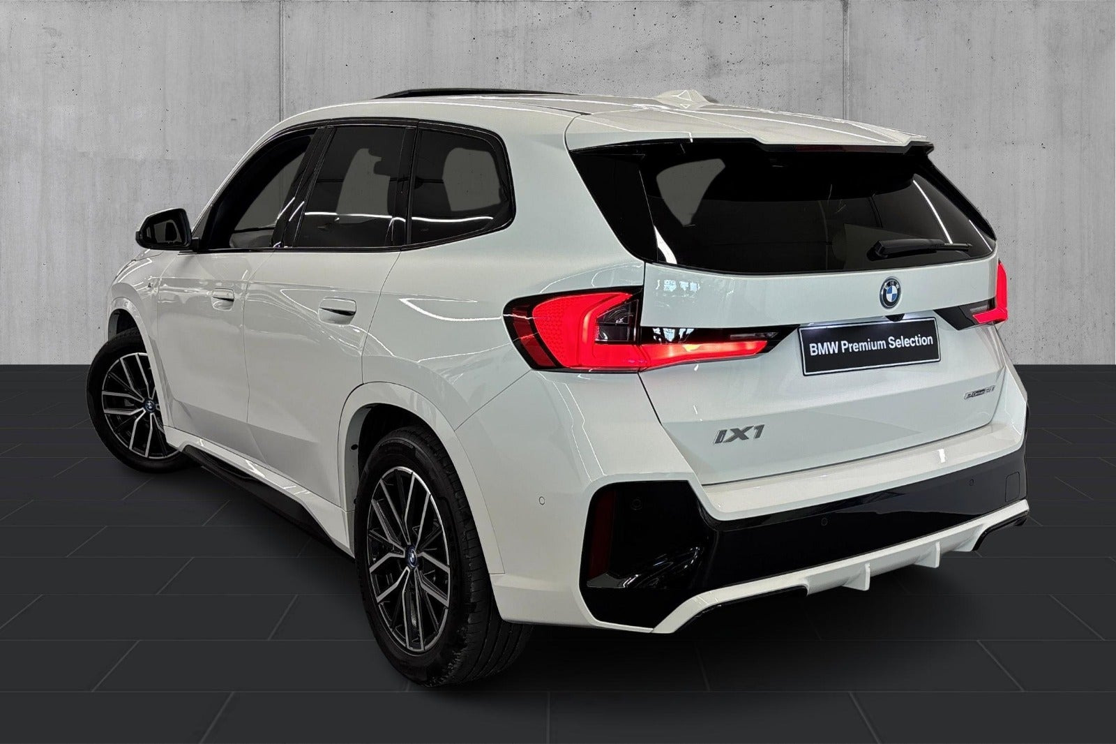 Hvid BMW iX1 fra 2024