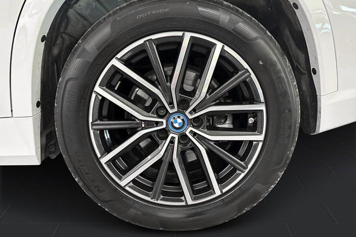 Hvid BMW iX1 fra 2024