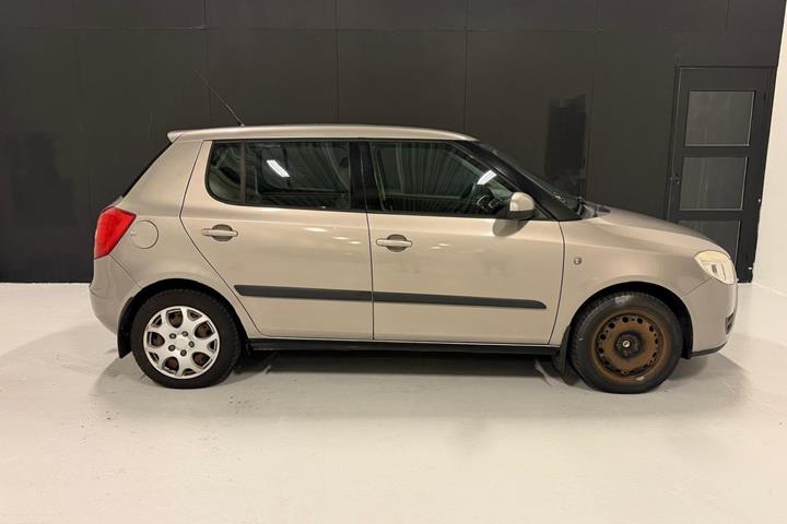 Beige Skoda Fabia fra 2007