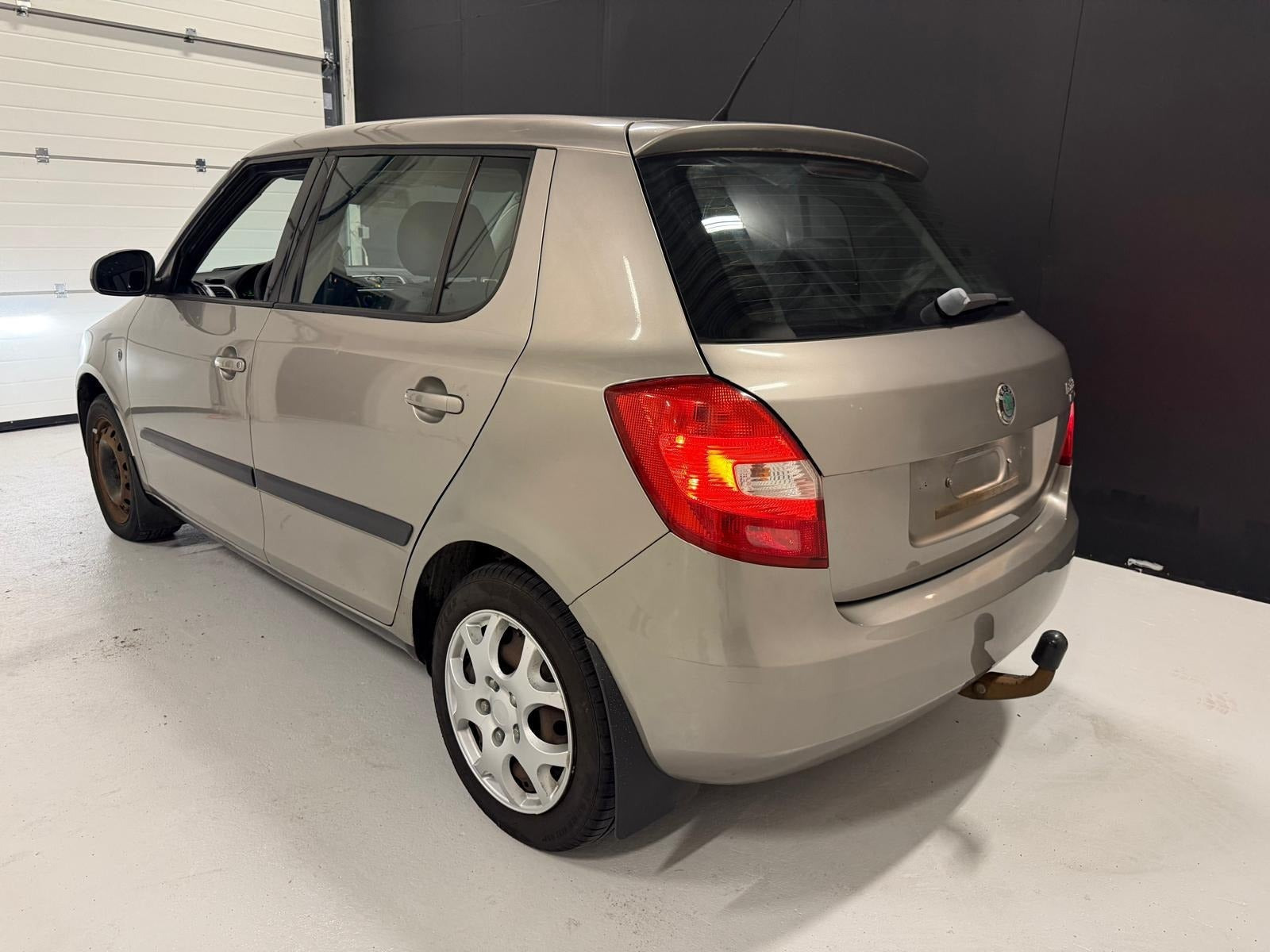 Beige Skoda Fabia fra 2007