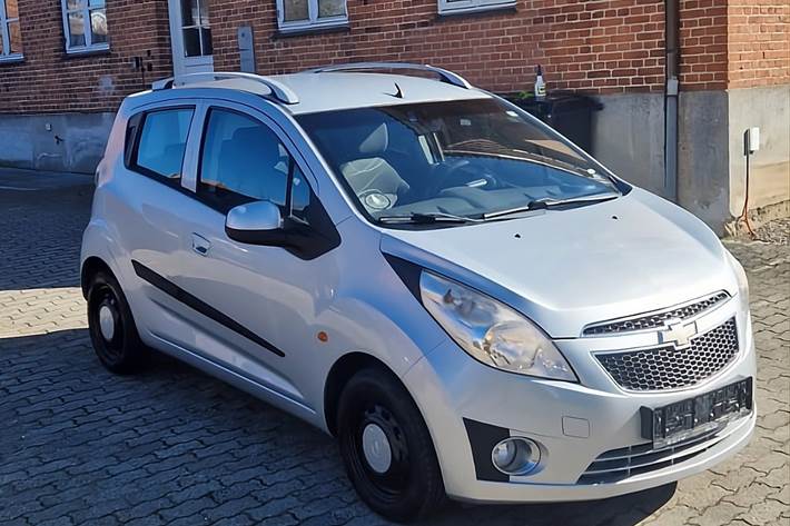 Sølv Chevrolet Spark fra 2010