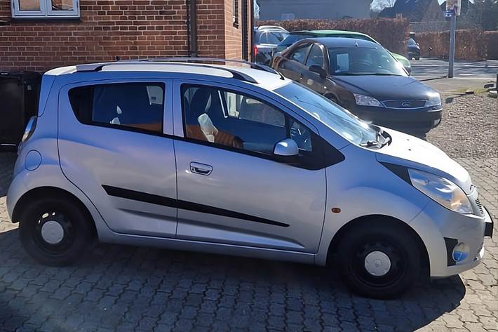 Sølv Chevrolet Spark fra 2010