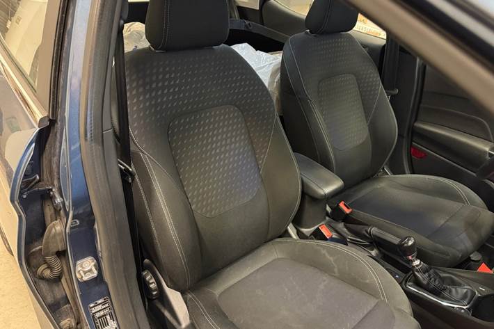 Blå Ford Fiesta fra 2019