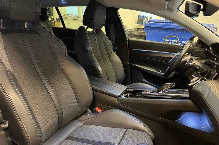 Sølv Peugeot 508 fra 2022