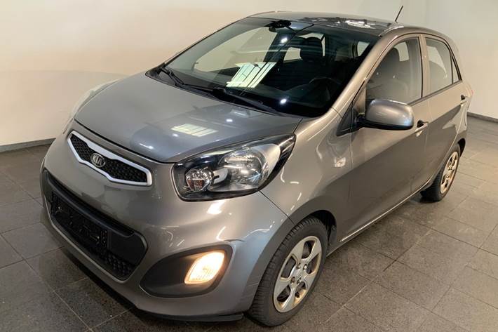 Grå Kia Picanto fra 2012 set udefra