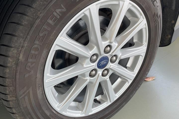 Orange Ford S-MAX fra 2018