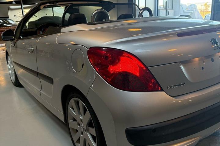 Grå Peugeot 207 fra 2007