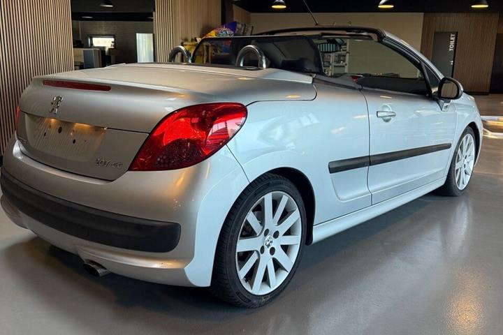 Grå Peugeot 207 fra 2007