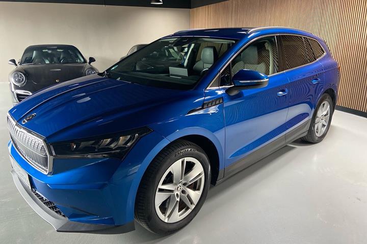 Blå Skoda Enyaq fra 2022