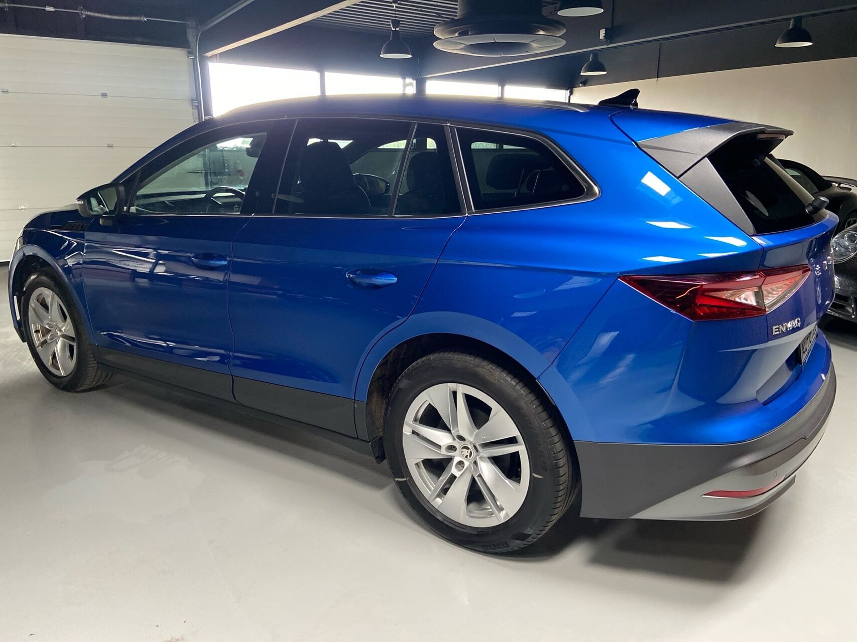Blå Skoda Enyaq fra 2022